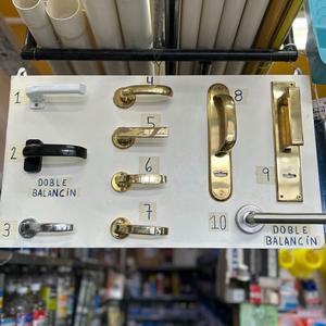 Muestrario de picaportes y manijas